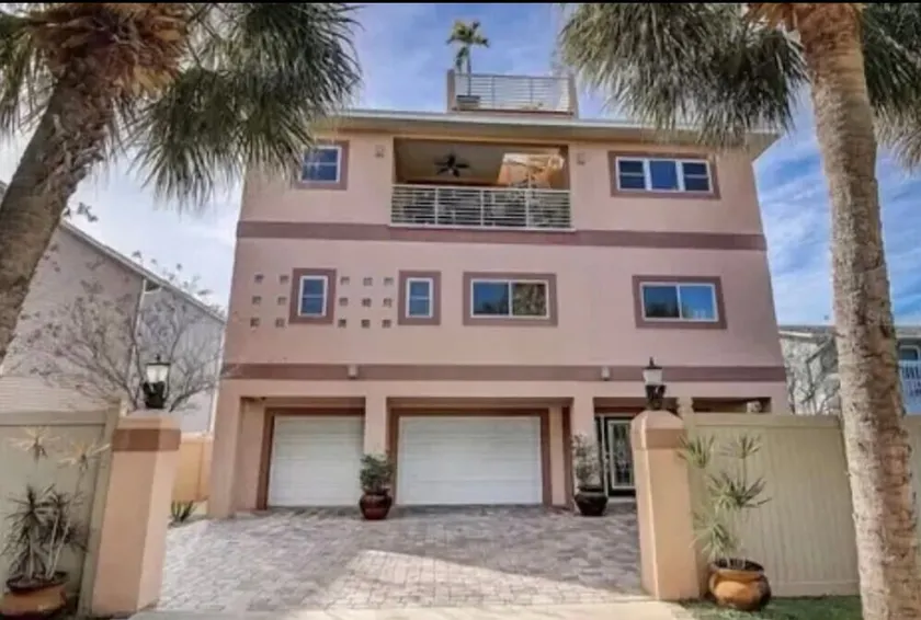Retreat by the beach, Gulf views, Roof Top Sun Deck - Image 1