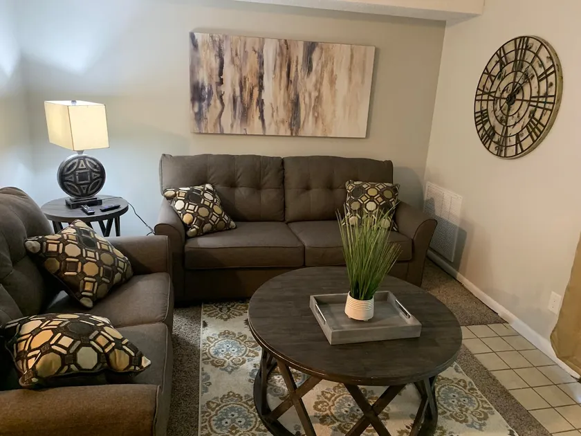Cozy Townhouse in Quiet Area - Image 1