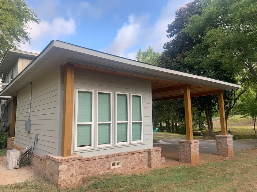 1-Bedroom Bungalow in Jacksonville - Image 1