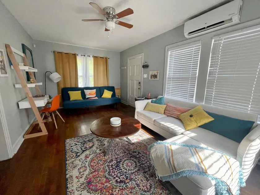 Cozy Carriage House at Woodlawn Lake, private - Image 1