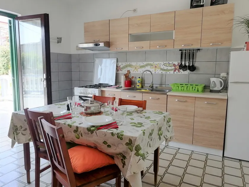 Spacious & sunny apartment :) - Image 1