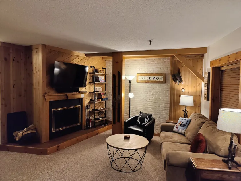 Lovely 1-Bedroom condo with indoor fireplace! - Image 1