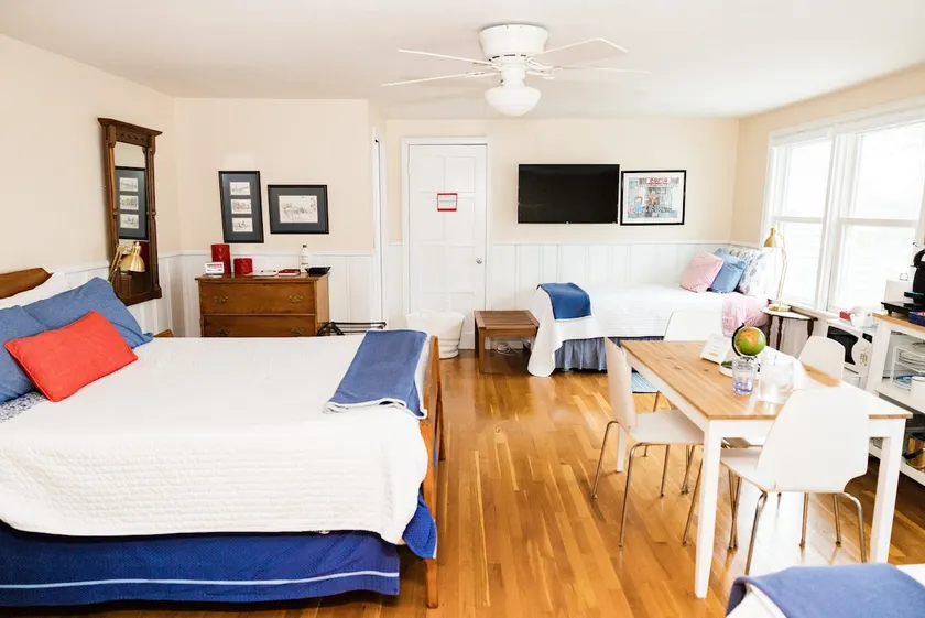 Husker apartment with Tesla charging - Image 1