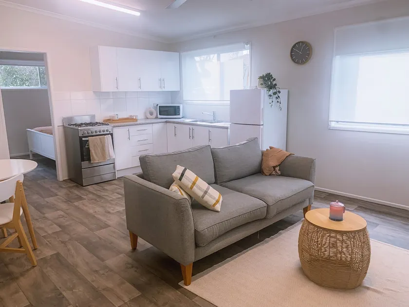Cozy 1 bedroom apartment near Airport. - Image 1