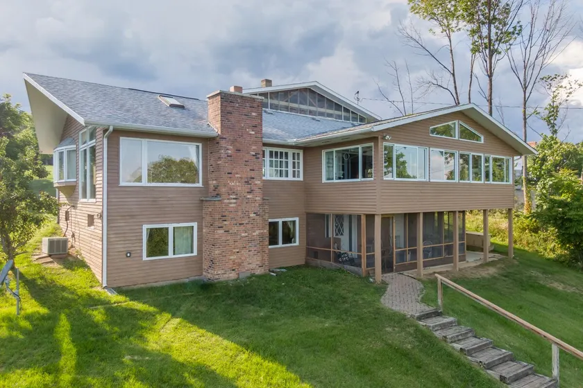 Lake House - Roomy and relaxing 3 bedroom - Image 1
