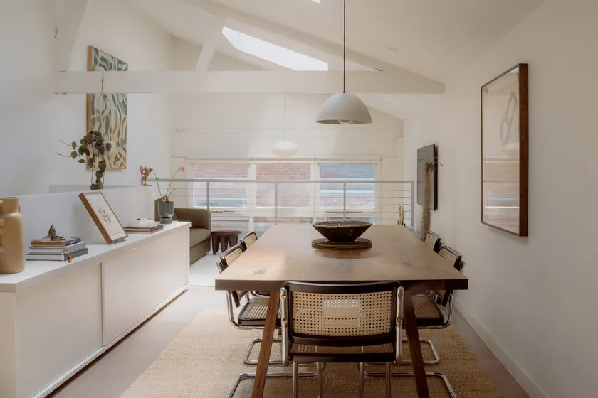 Light filled multi-level Townhouse - Image 1