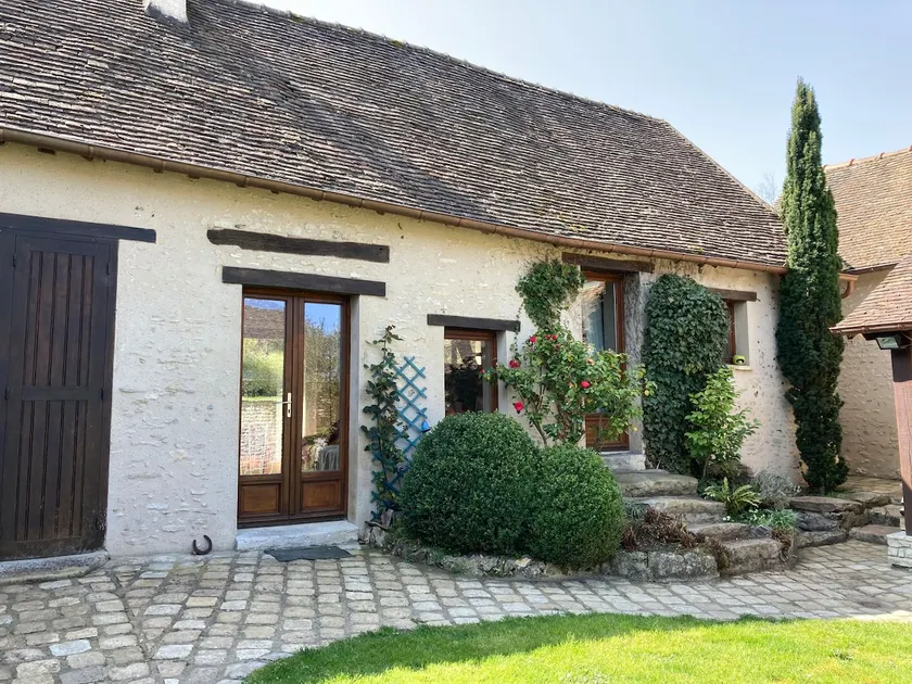 Charming guesthouse in a bucolic setting - Image 1