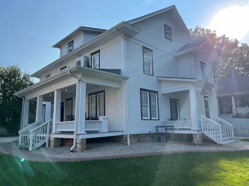 The Holders House- Blocks from Campus and Downtown - Image 1