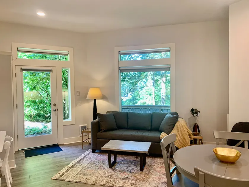 Adorable Richmond Beach 1-bedroom - Image 1