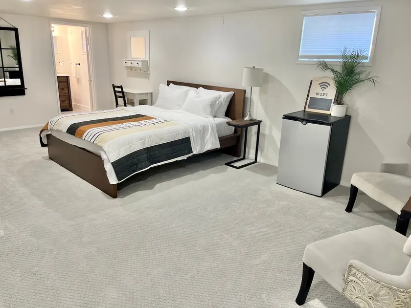 Downtown 1-Bedroom Guest Suite - Image 1