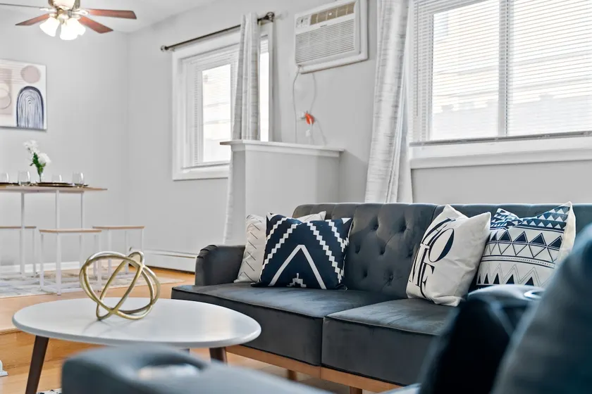 Chic Suite/Mins to L Train /Laundry/Free Parking - Image 1