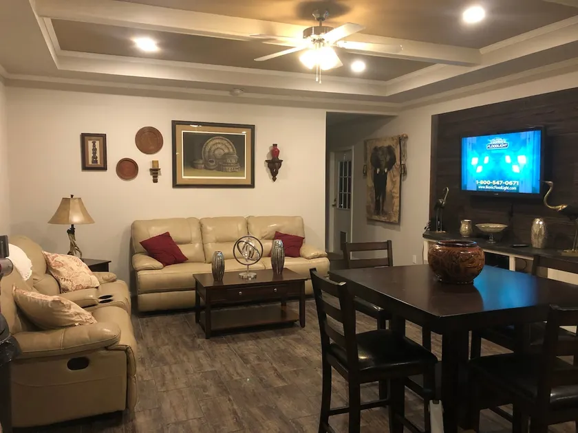 Quiet Sam Rayburn retreat with lots of parking - Image 1