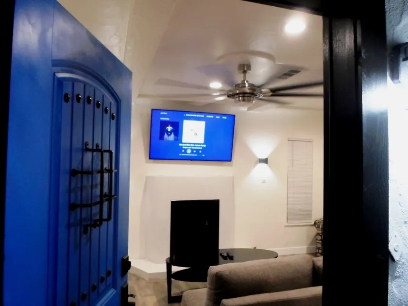 Newly Renovated 3br. Modern Spanish Casita - Image 1