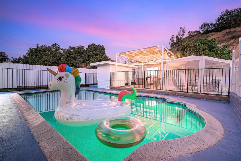 Central Oasis with Big Yard and Private Patio - Image 1