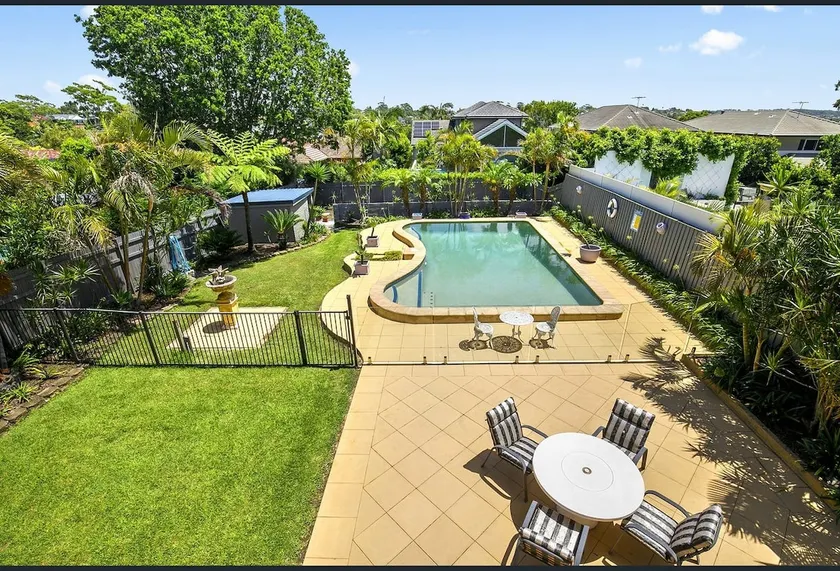 A Substantial family treat close to beaches & park - Image 1