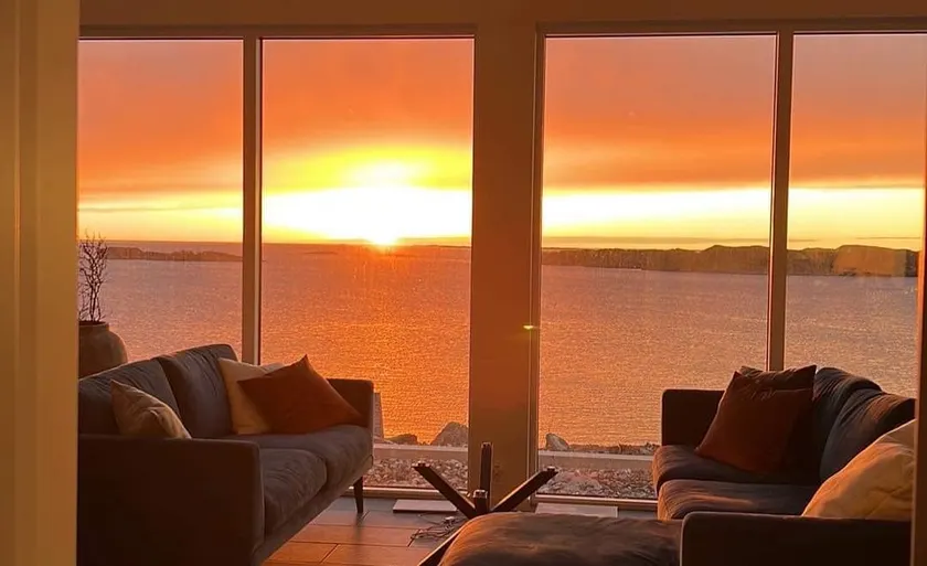 Modern cabin with boat ocean view & beautiful sunsets - Image 1