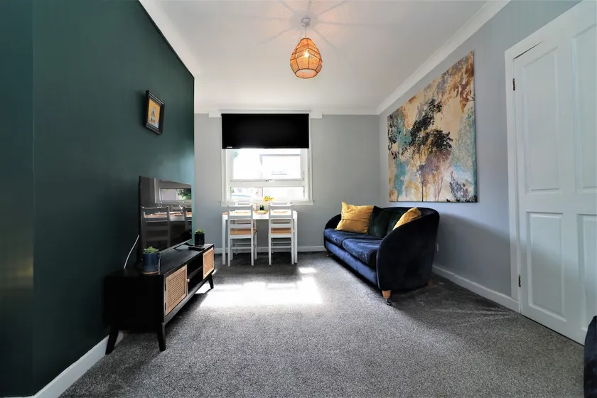 Stunning 2 Bedroom With Private Garden - Image 1