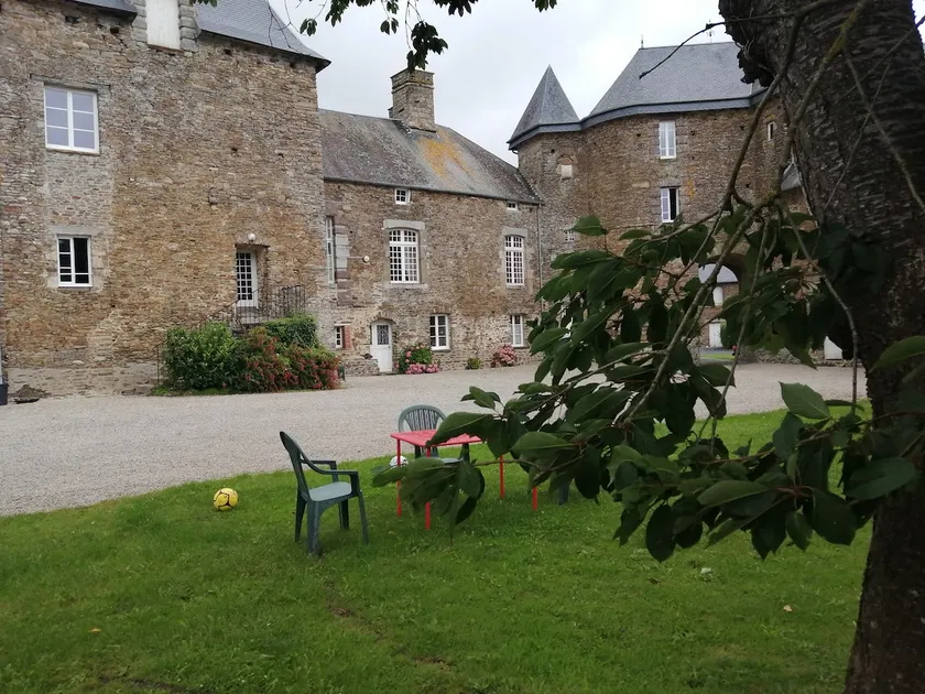Quiet castle - Image 1