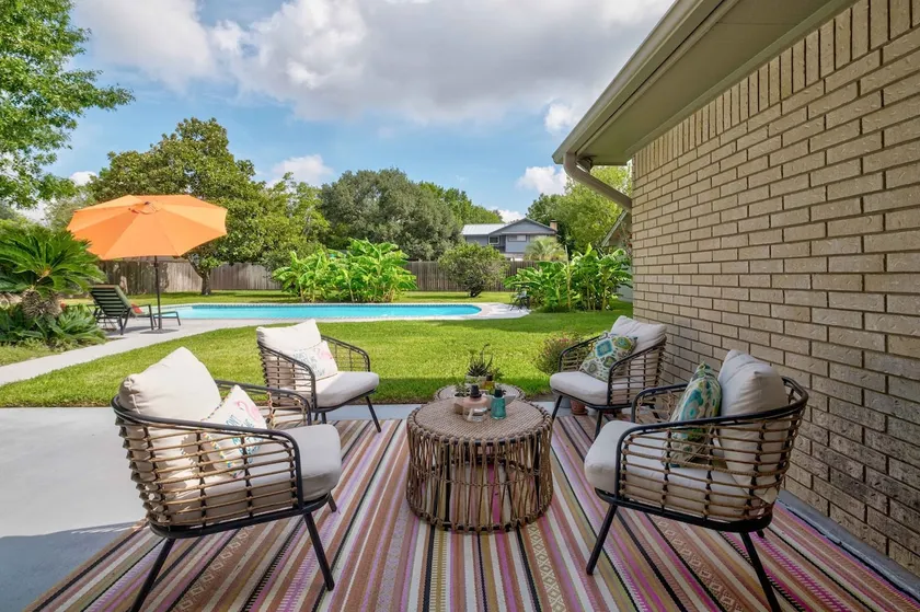 Lockhart House | 3BR | 2B + pool - Image 1
