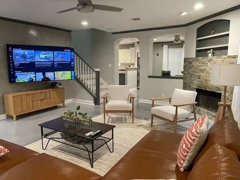 Centrally located 4bed & 2.5bath - Image 1