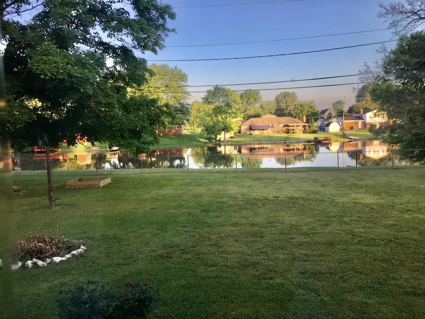 Lakefront 3br home! Enjoy the tranquility. - Image 1