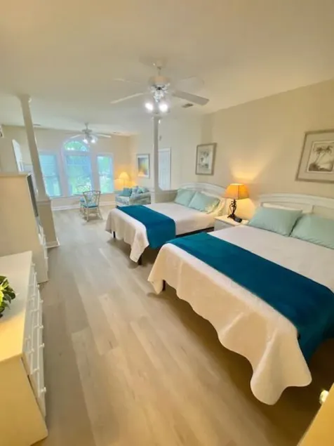 Fun & Sun Deluxe Suite: Golf, Beach & Pool Central - Image 1