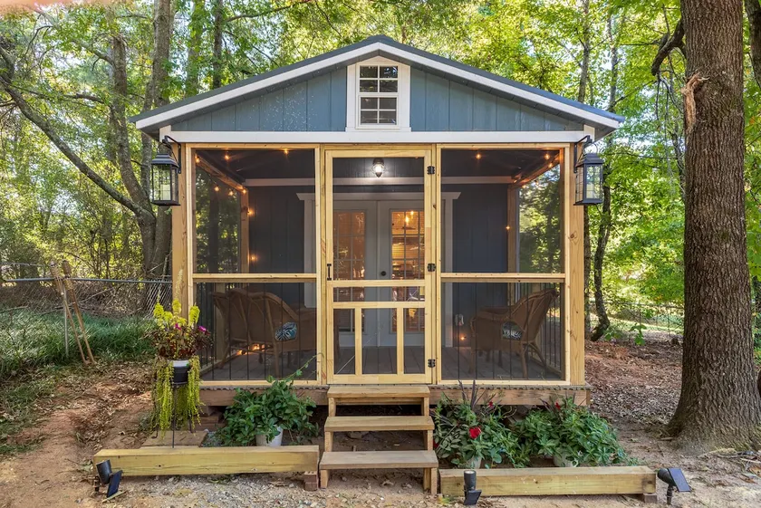 Cozy Cottage - Tiny House - Private Porch - Image 1