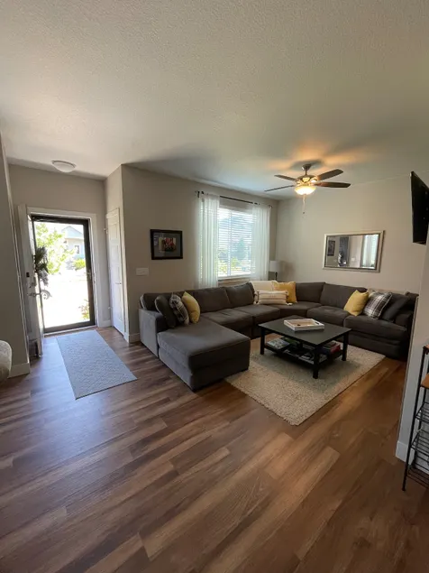 NEW-Cozy townhouse in Stapleton-Walk to Bluff Lake - Image 1