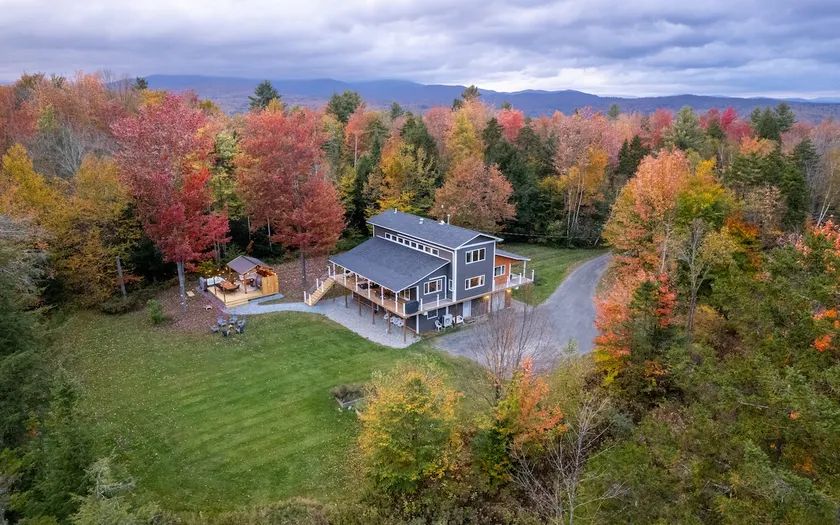 Renovated 4-bedroom House/Condo with Outdoor Space & Private Hot Tub and Sauna - Image 1