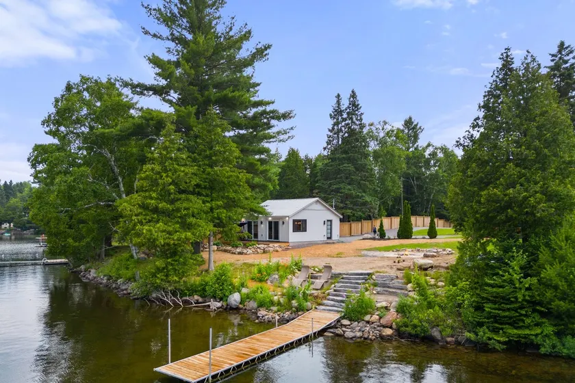 Delightful 2 Bedroom Cottage on Fraser Lake - Image 1