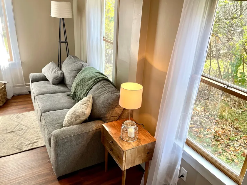Charming town & country home with ample parking - Image 1