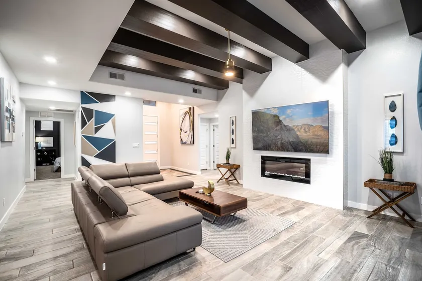VILLA WITH MASTER SUITE CLOSE TO SHOPPING 4 BR 3BA - Image 1