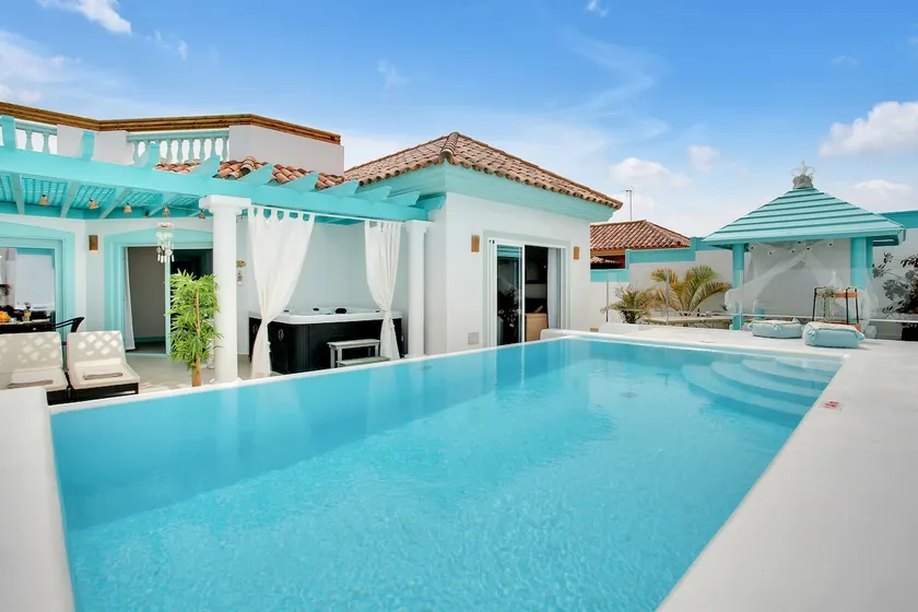 Villa per vacanze 'Orange Light with Private Pool' con vista sul mare, Wi-Fi e aria condizionata - Image 1