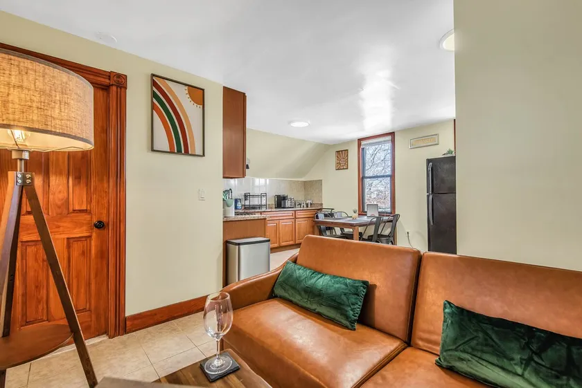 VintageGem: Prime East Rock 5 mins to Yale 5 beds - Image 1