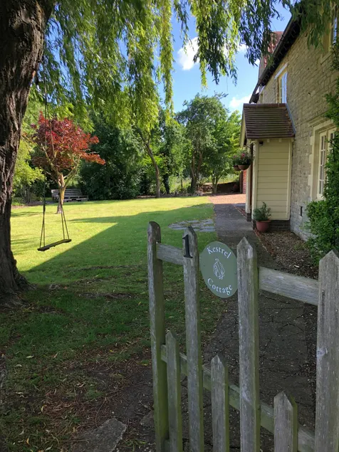 Peregrine Cottage in Castle Ashby Village - Image 1