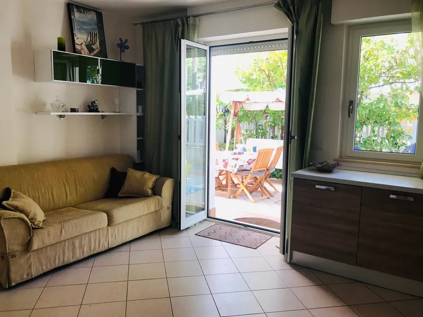 Room with access to the pine forest and the beach. - Image 1