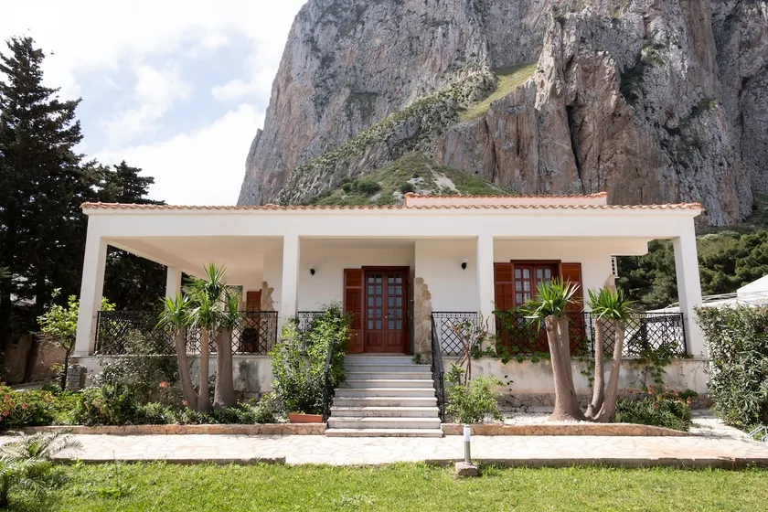 Casa Enza di fronte la Tonnara - Image 1
