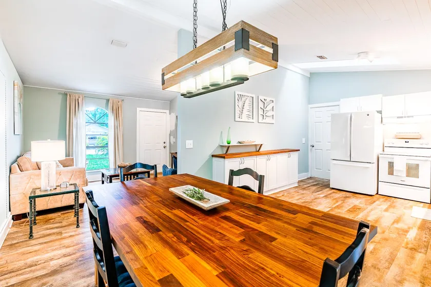 Coastal 3 Bedroom Home Minutes From the Sand - Image 1
