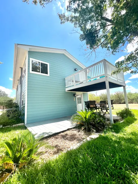 “The Little Blue House” Cozy Lake LBJ Home - Image 1