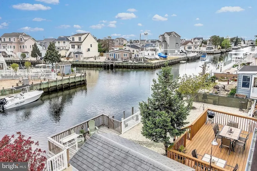 Lovely 3/4bd home on the water in Beach Haven West - Image 1