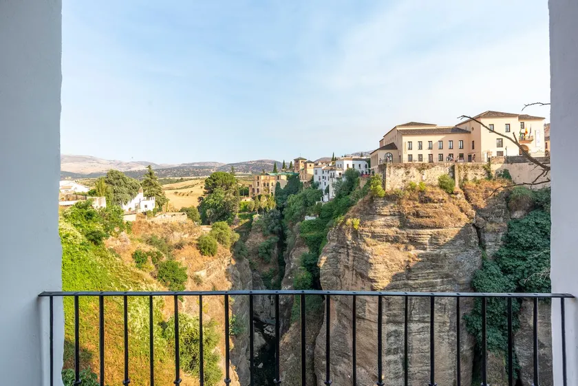 Best views in town. 2 bd apartment in the gorge. - Image 1