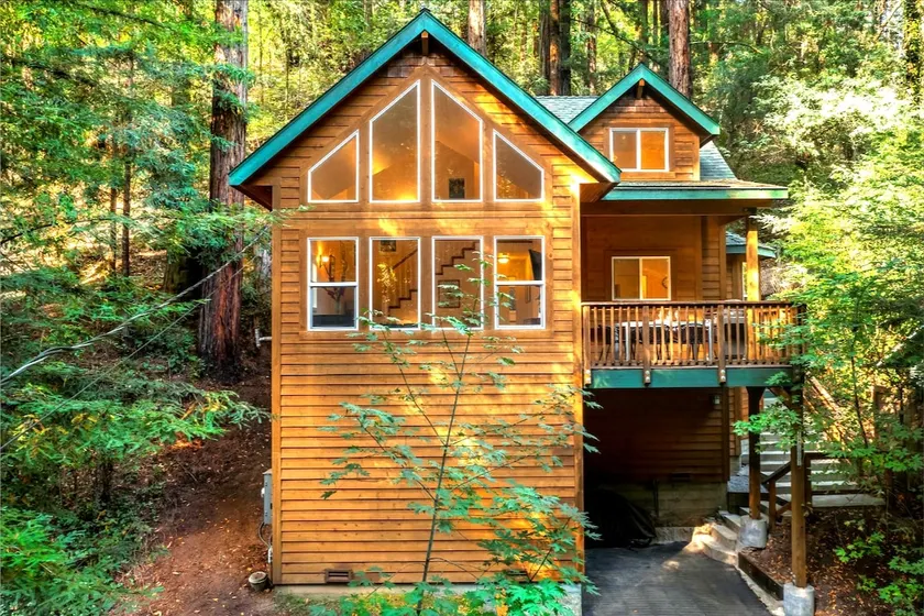 The Wood Chalet Hot Tub BBQ Redwoods - Image 1