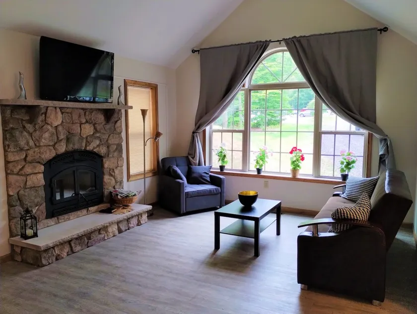 Spacious 3-bedroom house in the Poconos. - Image 1