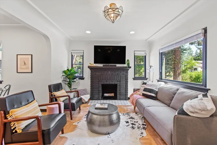 Serene & Convenient South Hill Retreat - Image 1