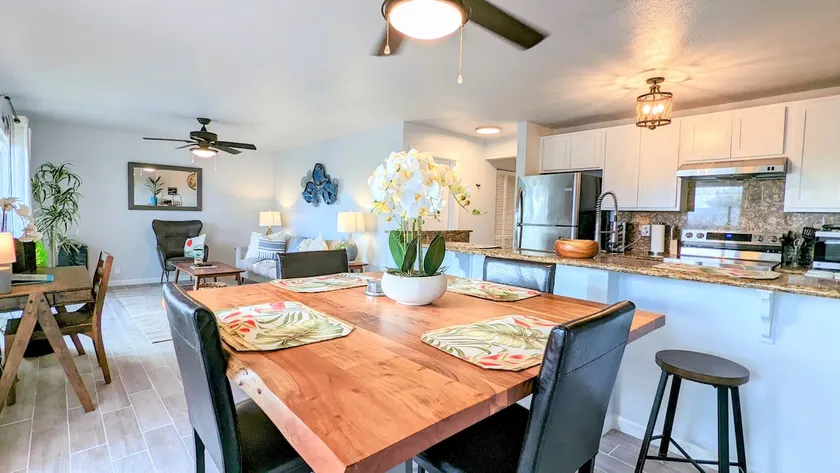 2 Bed 2 Bath Surfing & Snorkeling in Kahaluu Bay - Image 1