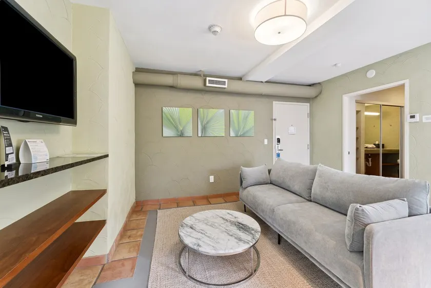 Kasa El Paseo Miami Beach | Double Queen Suite - Image 1