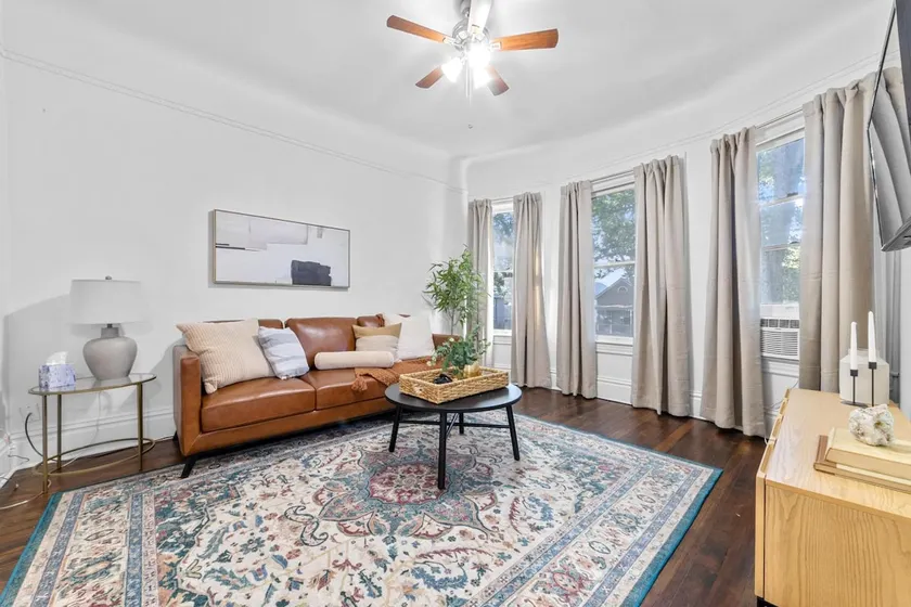 Private Studio apartment with large kitchen - Image 1