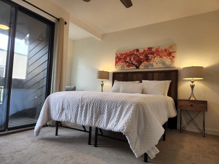 Impeccable 3-bedroom townhouse in amazing location - Image 1