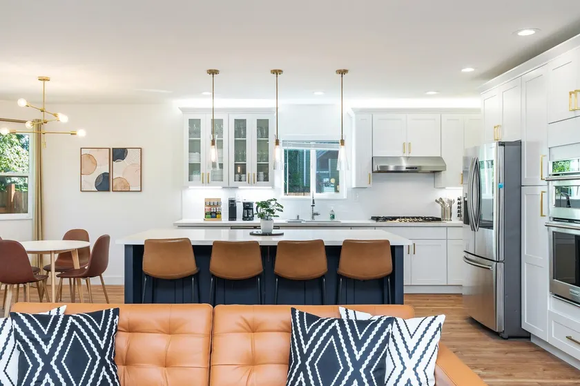 6B/4BA SFH in Leschi w/backyard 8 Beds Sleeps 16 - Image 1