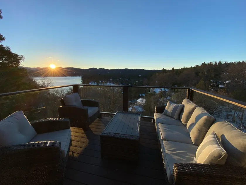 Amazing Lake Views! 3-Level Treehouse - Image 1